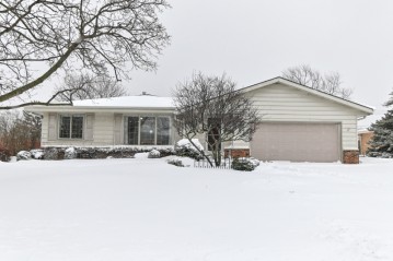 5132 Maplewood Dr, Greendale, WI 53129-1416