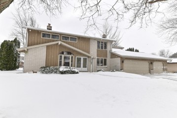 10275 W Steeple View Ln, Franklin, WI 53132-2439