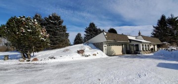 617 E Newark Dr, Trenton, WI 53090