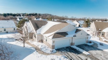 618 Park Dr, Waterford, WI 53185-2890
