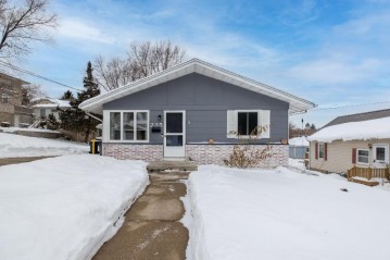 235 Lincoln Ln, Mayville, WI 53050-1330