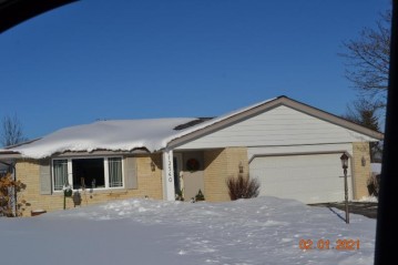 12540 W Eden Trl, New Berlin, WI 53151-5435