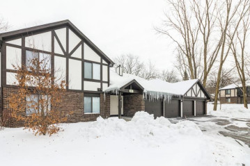 16 Wildwood Ct A, Williams Bay, WI 53191-9610