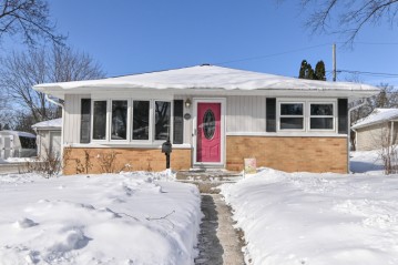 1110 Evergreen Dr, Waukesha, WI 53188-2318