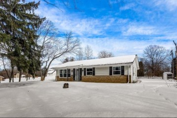 140 N Elm Grove Rd, Brookfield, WI 53005-6217