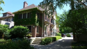 4034 N Downer Ave, Shorewood, WI 53211-2126