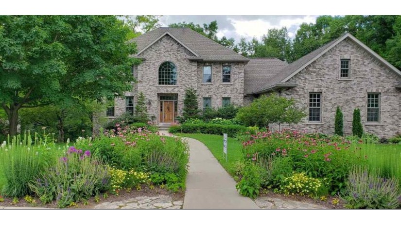 2957 S Telemark Circle Green Bay, WI 54313 by Mark D Olejniczak Realty, Inc. $499,000