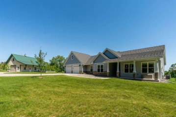 400 Sunnyview Lane, Princeton, WI 54968