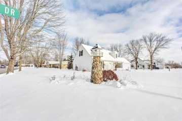 305 E Glenbrook Drive, Pulaski, WI 54162