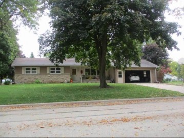 242 N Clinton Avenue, Clintonville, WI 54929-1017