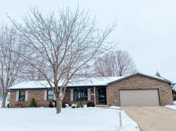 415 E Glenbrook Drive, Pulaski, WI 54162-9406