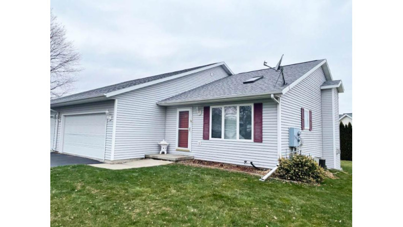 127 Martha St Beaver Dam, WI 53916 by Quade Real Estate, Llc $164,900