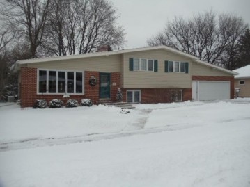 906 Visser Ave, Waupun, WI 53963