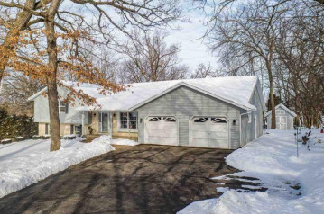 2552 Midway Dr, Pleasant Springs, WI 53589