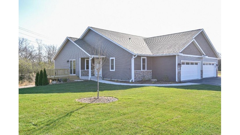 408 Trailview Crossing Waterford, WI 53185 by Bear Realty Of Burlington $332,500