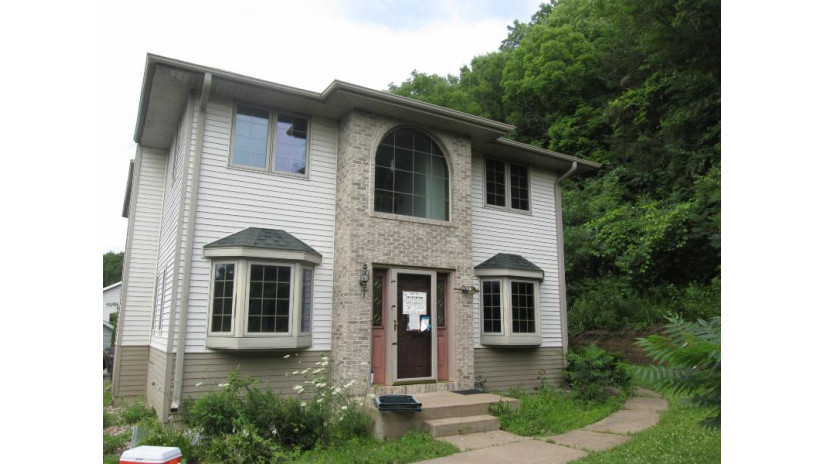 4517 Cliffside Dr La Crosse, WI 54601 by Berkshire Hathaway HomeServices North Properties $199,900