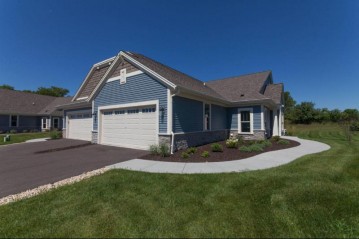 N55W35142 Coastal Ave 28-02, Oconomowoc, WI 53066