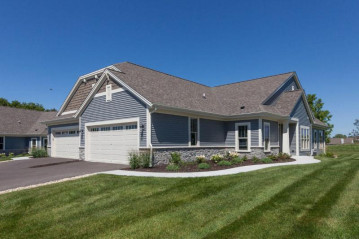 N55W35124 Coastal Ave 29-02, Oconomowoc, WI 53066