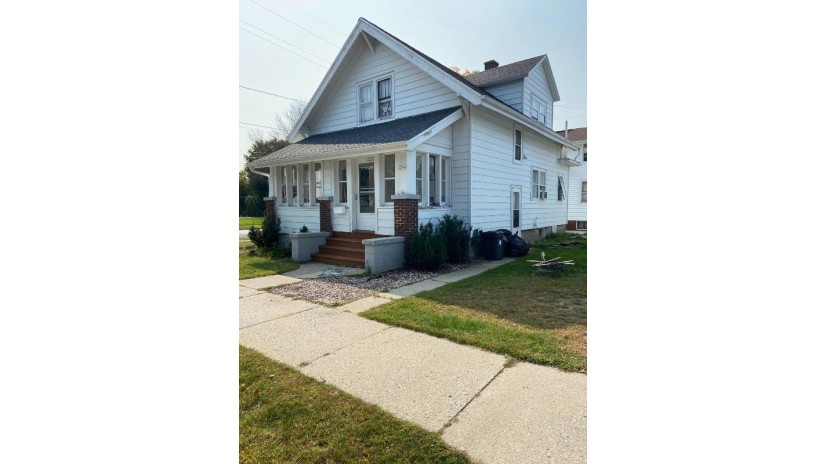 1344 S 18th St Manitowoc, WI 54220 by Coldwell Banker Real Estate Group~Manitowoc $71,900