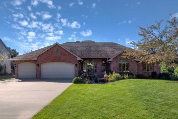 2400 Cedar Creek Ln, Onalaska, WI 54650