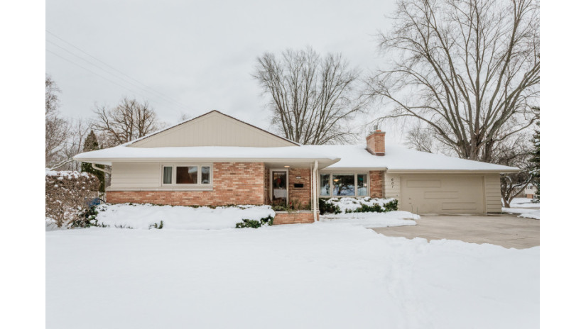 601 Heidel Rd Thiensville, WI 53092 by Shorewest Realtors $329,900