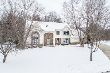 1314 Shelly Ln, Hartland, WI 53029