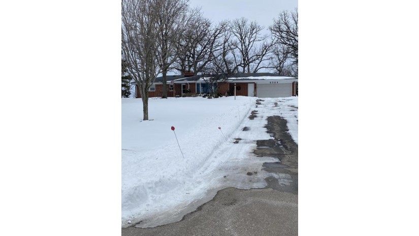 2704 53rd Dr Yorkville, WI 53126 by Berkshire Hathaway HomeServices Metro Realty-Racin $277,000