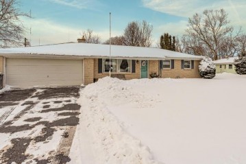 11841 W Woodside Dr, Hales Corners, WI 53130-1051