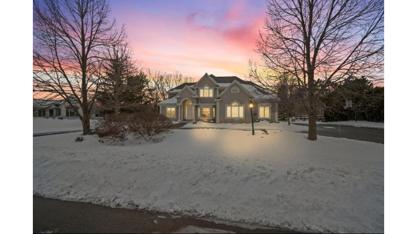 601 N Ponderosa Dr Hartland, WI 53029 by RE/MAX Realty Pros~Milwaukee $749,000