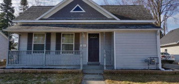 328 E Oak St, Juneau, WI 53039-1223