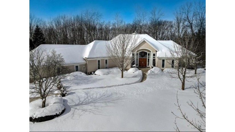 12105 N Ridgeway Ave Mequon, WI 53097 by Powers Realty Group $729,000