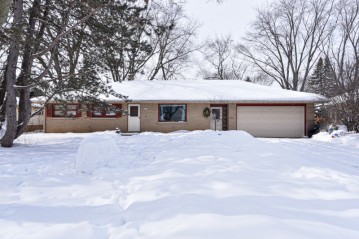 4417 N 108th St, Wauwatosa, WI 53225-4531