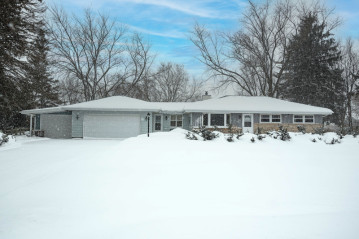 3103 W Southland Dr, Franklin, WI 53132-9347