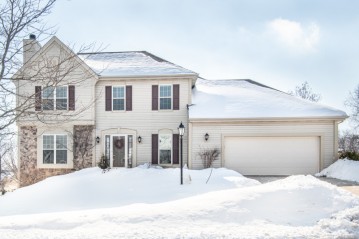 917 Valley Hill Dr, Waukesha, WI 53189-7877