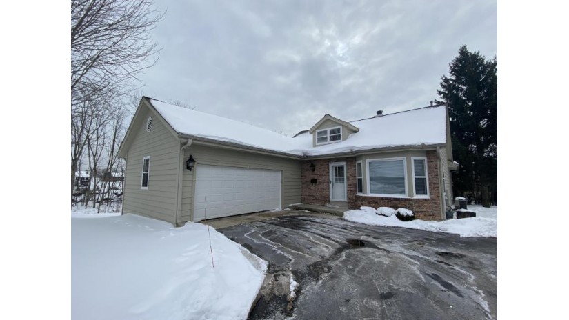 335 E Antoine Dr Port Washington, WI 53074 by Berkshire Hathaway HomeServices Metro Realty $326,000