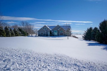 N8224 Pipersville Rd, Ixonia, WI 53094