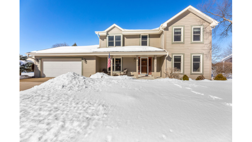 W236N6185 Pine Ter Sussex, WI 53089 by Shorewest Realtors $389,900