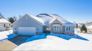 1135 Nordic Ln, Slinger, WI 53086-9349