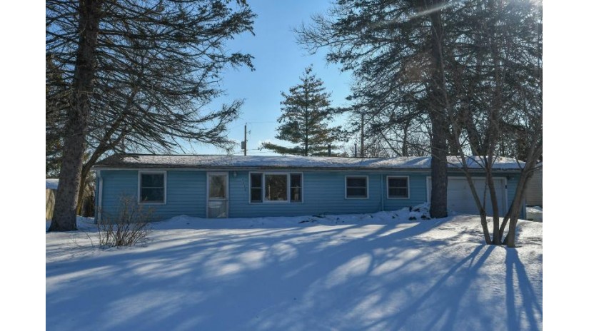 9910 Saratoga Dr Caledonia, WI 53108 by Benefit Realty $160,000