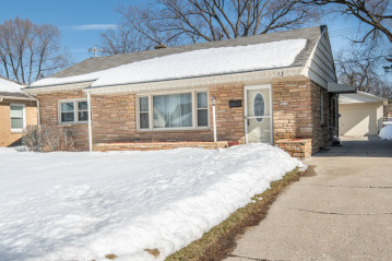 3216 N 93rd St, Milwaukee, WI 53222-3511