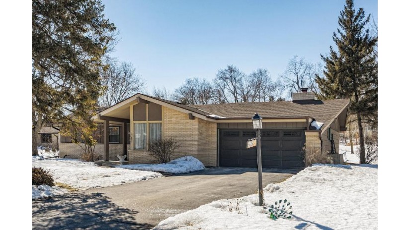 5085 S Magellan Dr New Berlin, WI 53151 by Realty Executives Integrity~Brookfield $339,900