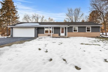 W277S8935 Hilltop Ln, Vernon, WI 53149-9682