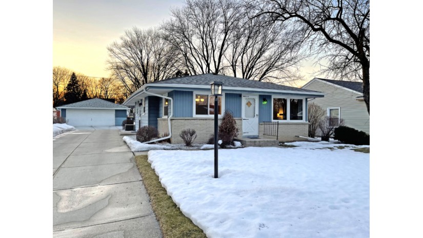 4631 N 101st St Wauwatosa, WI 53225 by Shorewest Realtors $249,900
