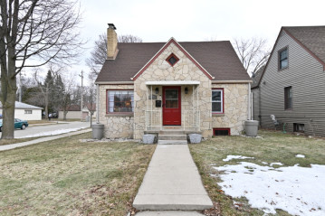 2000 S 91st St, West Allis, WI 53227-1504