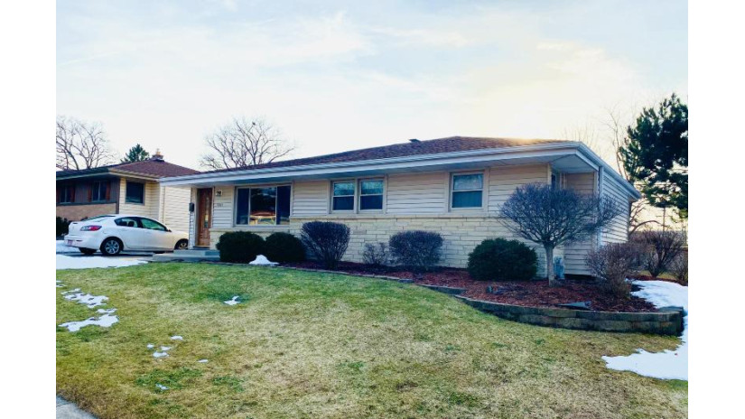 5961 S New York Ave Cudahy, WI 53110 by EXP Realty,LLC~Kenosha $190,000