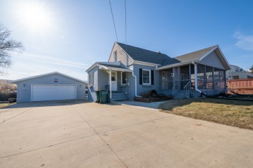 971 Fond Du Lac Ave, Kewaskum, WI 53040-9162