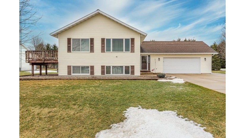 220 Mulberry Dr Waldo, WI 53093 by Boss Realty, LLC $279,900
