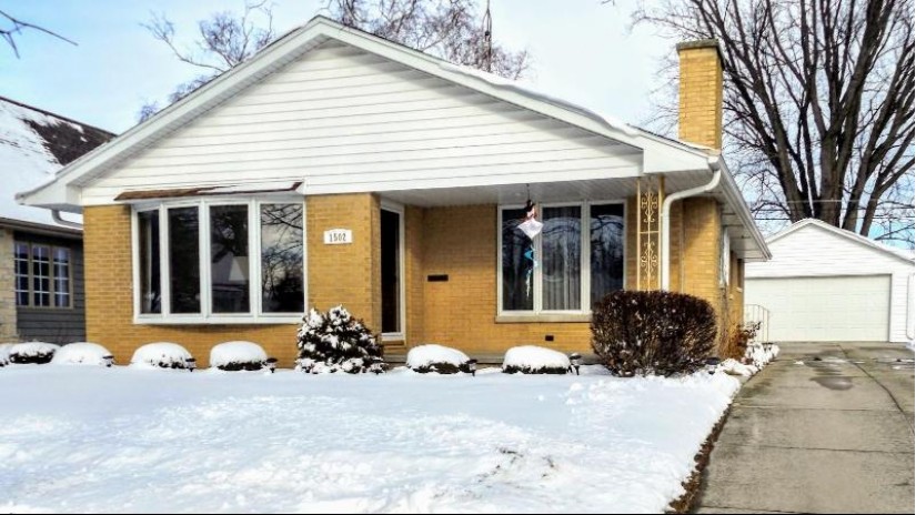 1502 Kuhl St Manitowoc, WI 54220 by Coldwell Banker Real Estate Group~Manitowoc $178,000