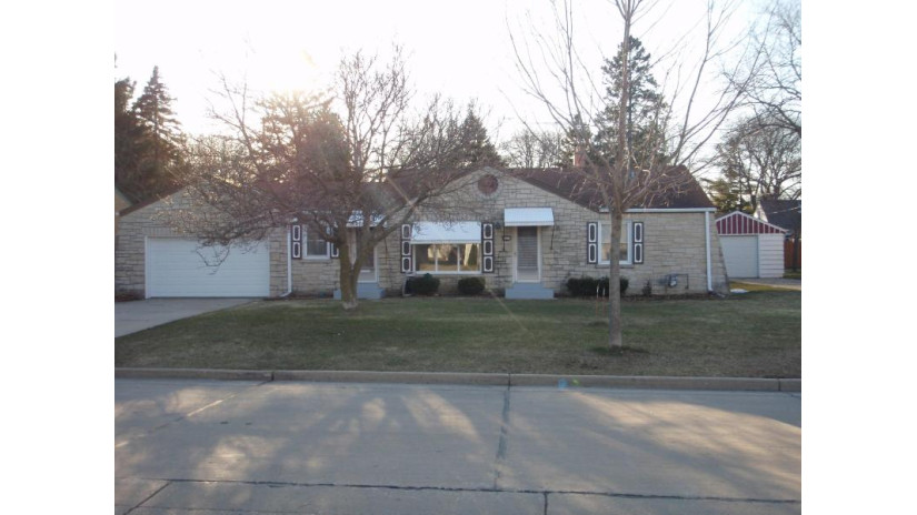 4021 S 55th St Greenfield, WI 53220 by RE/MAX Lakeside-South $220,000