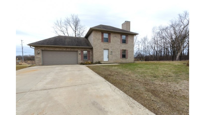 530 Grey Fox Run Watertown, WI 53094 by Shorewest Realtors $245,000